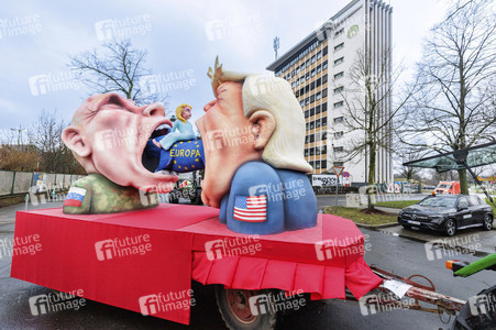 Aufstellung des Rosenmontag-Zuges in Düsseldorf