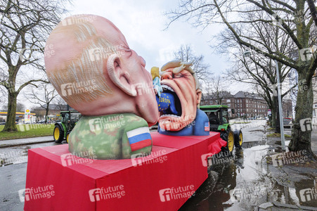 Aufstellung des Rosenmontag-Zuges in Düsseldorf