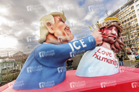 Aufstellung des Rosenmontag-Zuges in Düsseldorf