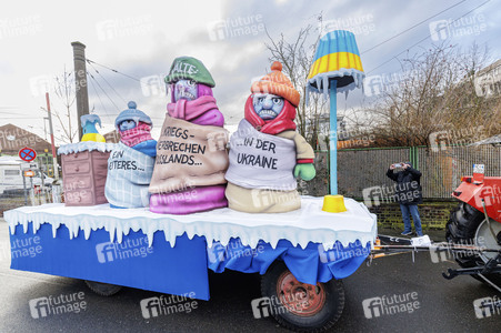 Aufstellung des Rosenmontag-Zuges in Düsseldorf