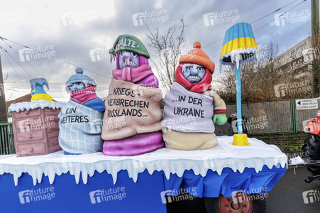 Aufstellung des Rosenmontag-Zuges in Düsseldorf