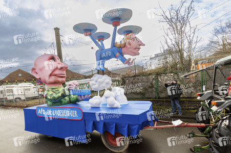 Aufstellung des Rosenmontag-Zuges in Düsseldorf