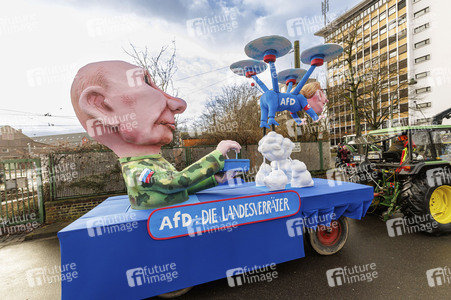 Aufstellung des Rosenmontag-Zuges in Düsseldorf