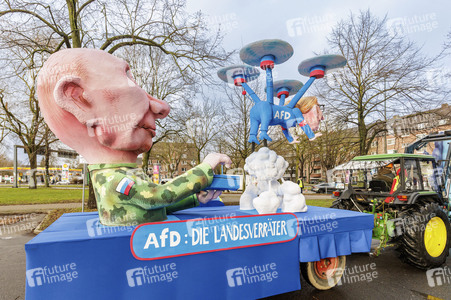 Aufstellung des Rosenmontag-Zuges in Düsseldorf