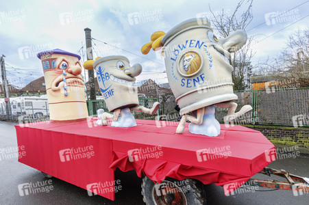 Aufstellung des Rosenmontag-Zuges in Düsseldorf