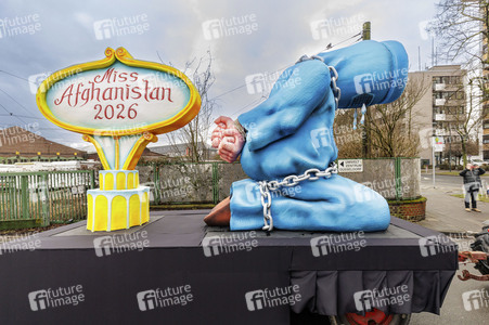 Aufstellung des Rosenmontag-Zuges in Düsseldorf