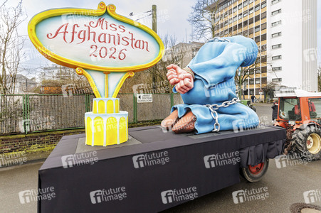 Aufstellung des Rosenmontag-Zuges in Düsseldorf