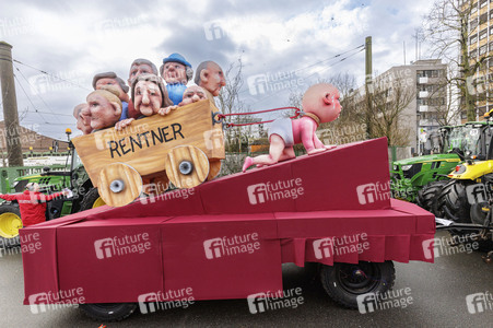 Aufstellung des Rosenmontag-Zuges in Düsseldorf