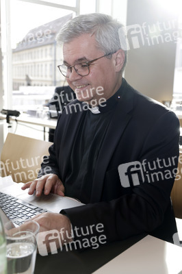 Fototermin zum Auftakt der Frühjahrsvollversammlung in Würzburg