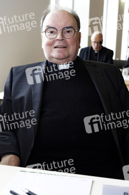 Fototermin zum Auftakt der Frühjahrsvollversammlung in Würzburg