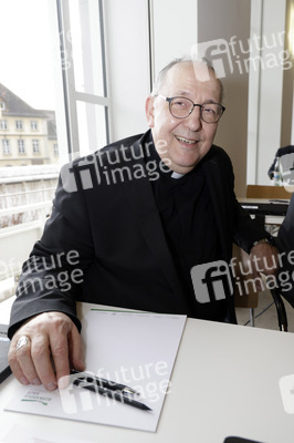 Fototermin zum Auftakt der Frühjahrsvollversammlung in Würzburg