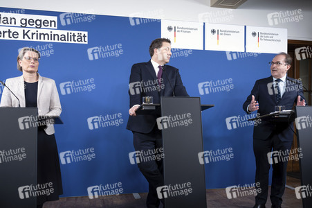 Pressekonferenz zur Vorstellung des Aktionsplans gegen Organisierte Kriminalität in Berlin