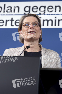 Pressekonferenz zur Vorstellung des Aktionsplans gegen Organisierte Kriminalität in Berlin