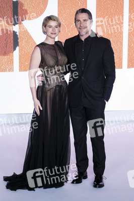 Fimpremiere 'The Bride! - Es lebe die Braut' in London