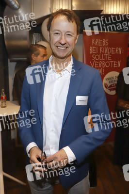 Charity-Veranstaltung 'Knack den Krebs' in Hamburg