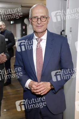 Charity-Veranstaltung 'Knack den Krebs' in Hamburg