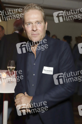 Charity-Veranstaltung 'Knack den Krebs' in Hamburg