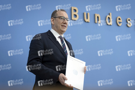 Bundespressekonferenz 'Vorstellung des Jahresberichtes 2025' in Berlin