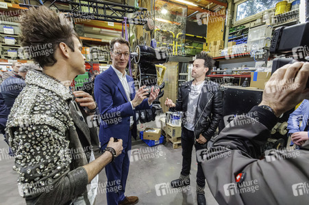 Besuch von Hendrik Wüst am Firmensitz der Ehrlich Entertainment GmbH in Bünde