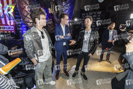 Besuch von Hendrik Wüst am Firmensitz der Ehrlich Entertainment GmbH in Bünde