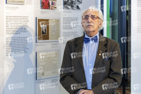 Leon Weintraub besucht die Ausstellung HOLO-VOICES in Essen