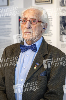 Leon Weintraub besucht die Ausstellung HOLO-VOICES in Essen