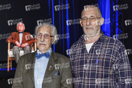 Leon Weintraub besucht die Ausstellung HOLO-VOICES in Essen