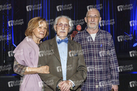 Leon Weintraub besucht die Ausstellung HOLO-VOICES in Essen
