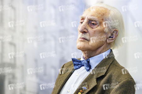 Leon Weintraub besucht die Ausstellung HOLO-VOICES in Essen