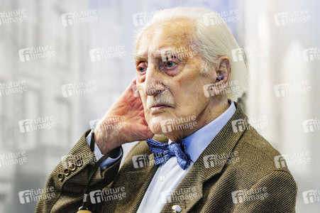 Leon Weintraub besucht die Ausstellung HOLO-VOICES in Essen