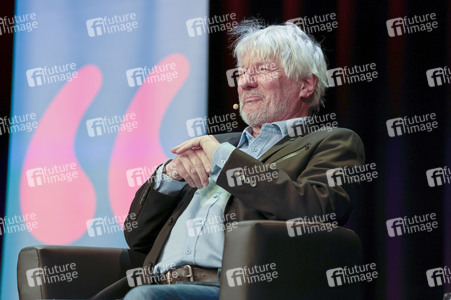 Jürgen Becker, Moritz Netenjakob, Susanne Pätzold und Michael Mittermeier auf der lit.Cologne 2026