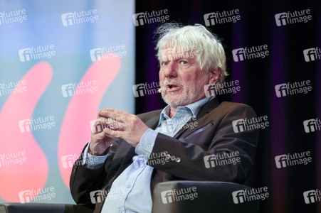 Jürgen Becker, Moritz Netenjakob, Susanne Pätzold und Michael Mittermeier auf der lit.Cologne 2026