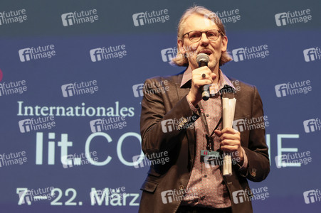 Anneke Kim Sarnau, Matthias Matschke und Knut Elstermann auf der lit.Cologne 2026