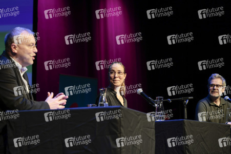 Anneke Kim Sarnau, Matthias Matschke und Knut Elstermann auf der lit.Cologne 2026