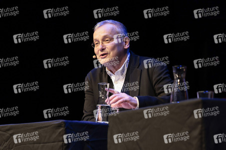 Anneke Kim Sarnau, Matthias Matschke und Knut Elstermann auf der lit.Cologne 2026