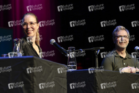 Anneke Kim Sarnau, Matthias Matschke und Knut Elstermann auf der lit.Cologne 2026