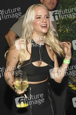 Eröffnung von Olivias Dschungel Bar in Hamburg