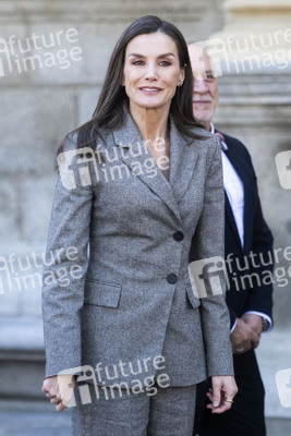 Königin Letizia von besucht die Universität Alcalá in Alcalá de Henares