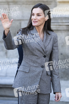 Königin Letizia von besucht die Universität Alcalá in Alcalá de Henares