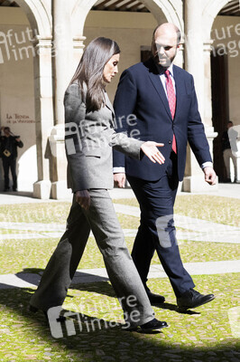 Königin Letizia von besucht die Universität Alcalá in Alcalá de Henares