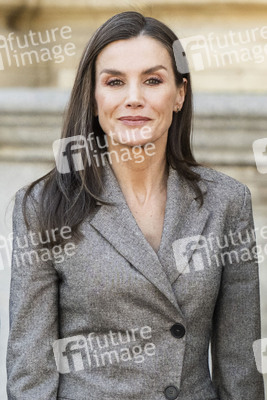 Königin Letizia von besucht die Universität Alcalá in Alcalá de Henares