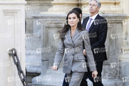 Königin Letizia von besucht die Universität Alcalá in Alcalá de Henares