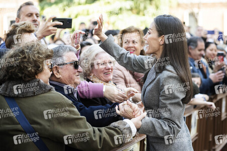 Königin Letizia von besucht die Universität Alcalá in Alcalá de Henares