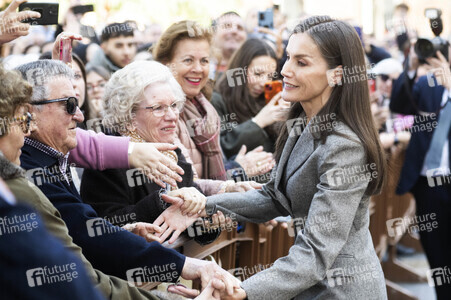 Königin Letizia von besucht die Universität Alcalá in Alcalá de Henares