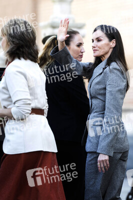 Königin Letizia von besucht die Universität Alcalá in Alcalá de Henares