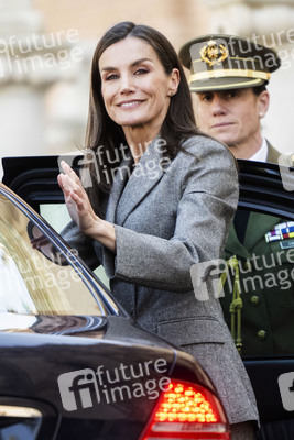 Königin Letizia von besucht die Universität Alcalá in Alcalá de Henares