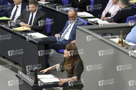 64. Sitzung des Deutschen Bundestages in Berlin