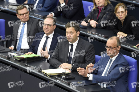 64. Sitzung des Deutschen Bundestages in Berlin