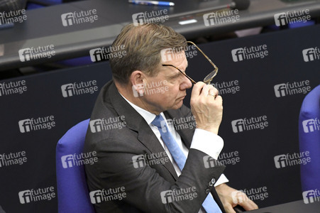 64. Sitzung des Deutschen Bundestages in Berlin