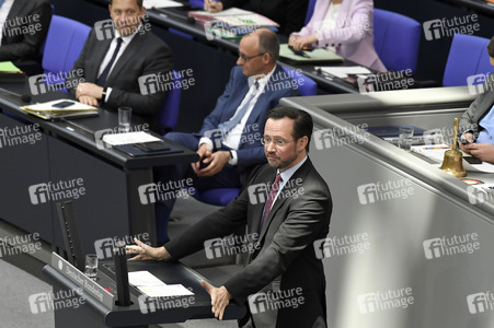 64. Sitzung des Deutschen Bundestages in Berlin